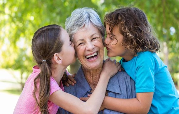 Heartnhomehospice.com_ Two kids kissing their grandmother