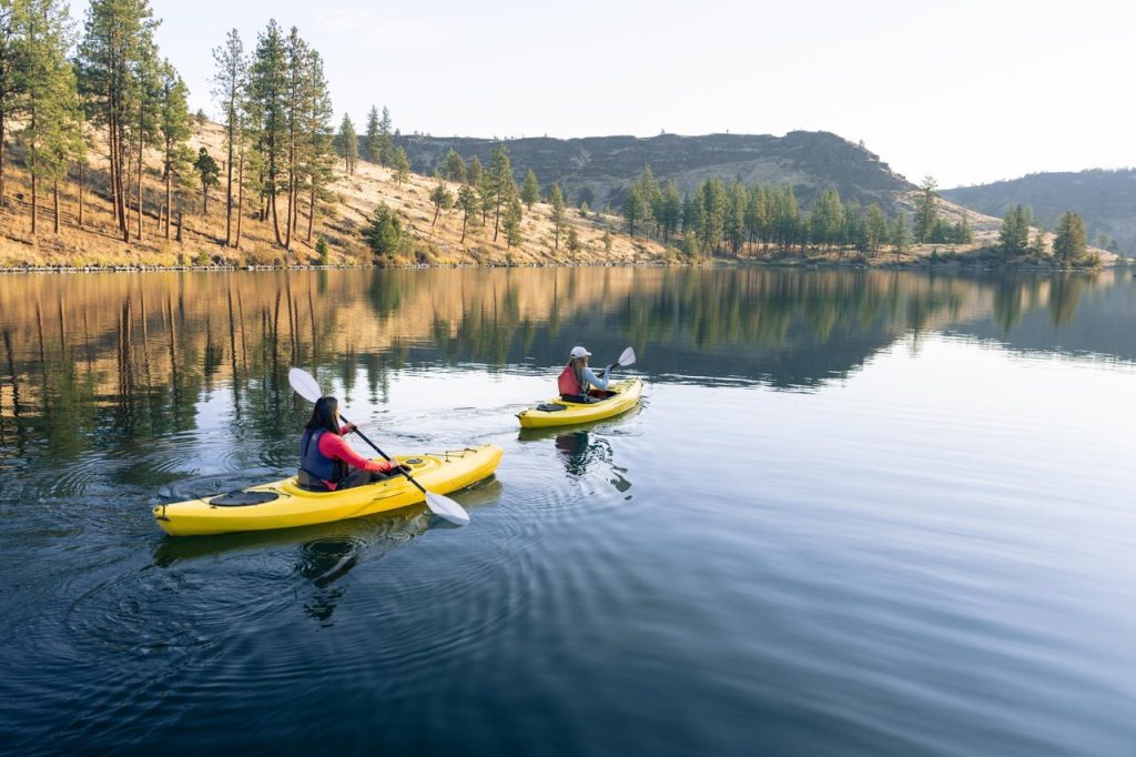 Kayakers at Lake Billy Chinook
