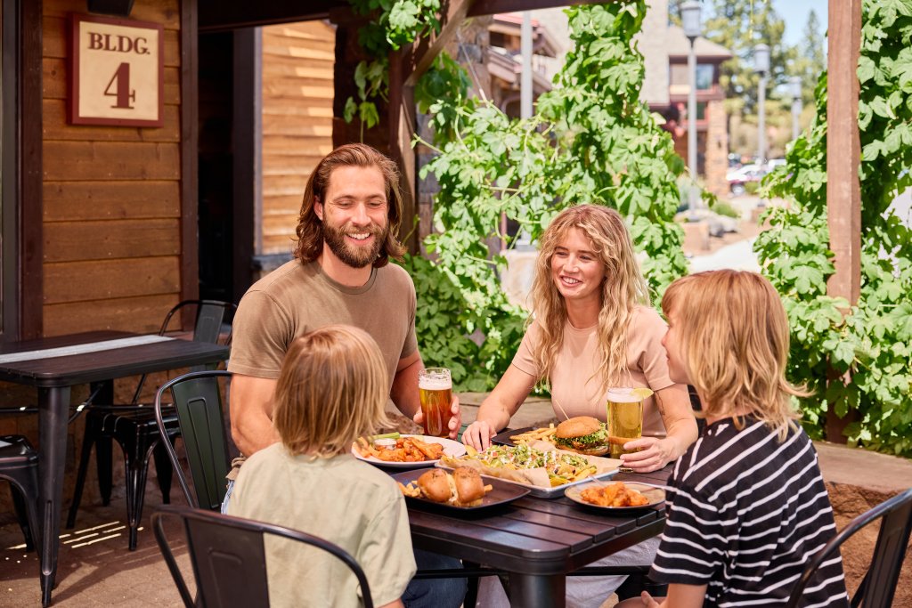 Family dining on the patio at Sunriver Brewing Company in Sunriver, Oregon